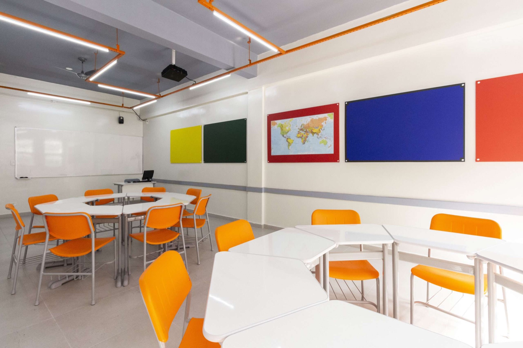 Sala de aula moderna da MZ School